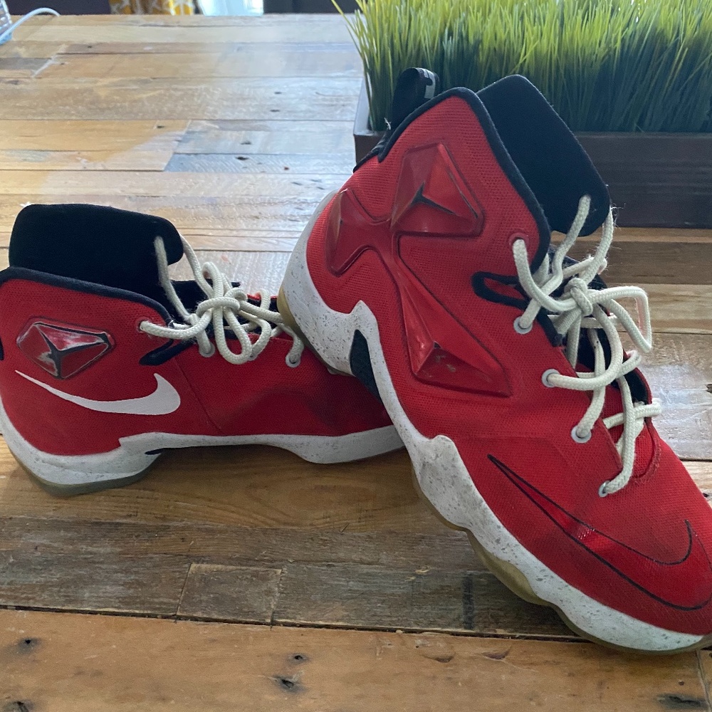 Red Under Armour Hightop Basketball Sneakers, 7.5